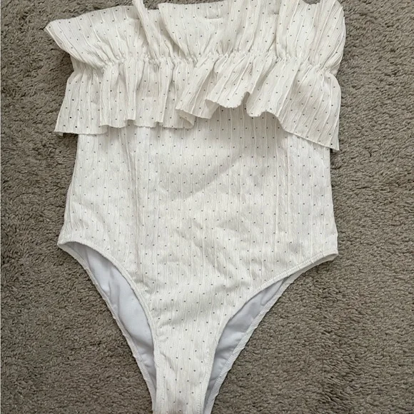 SHEIN Ruffle Trim Tube One Piece Swimsuit - Picture 4 of 7